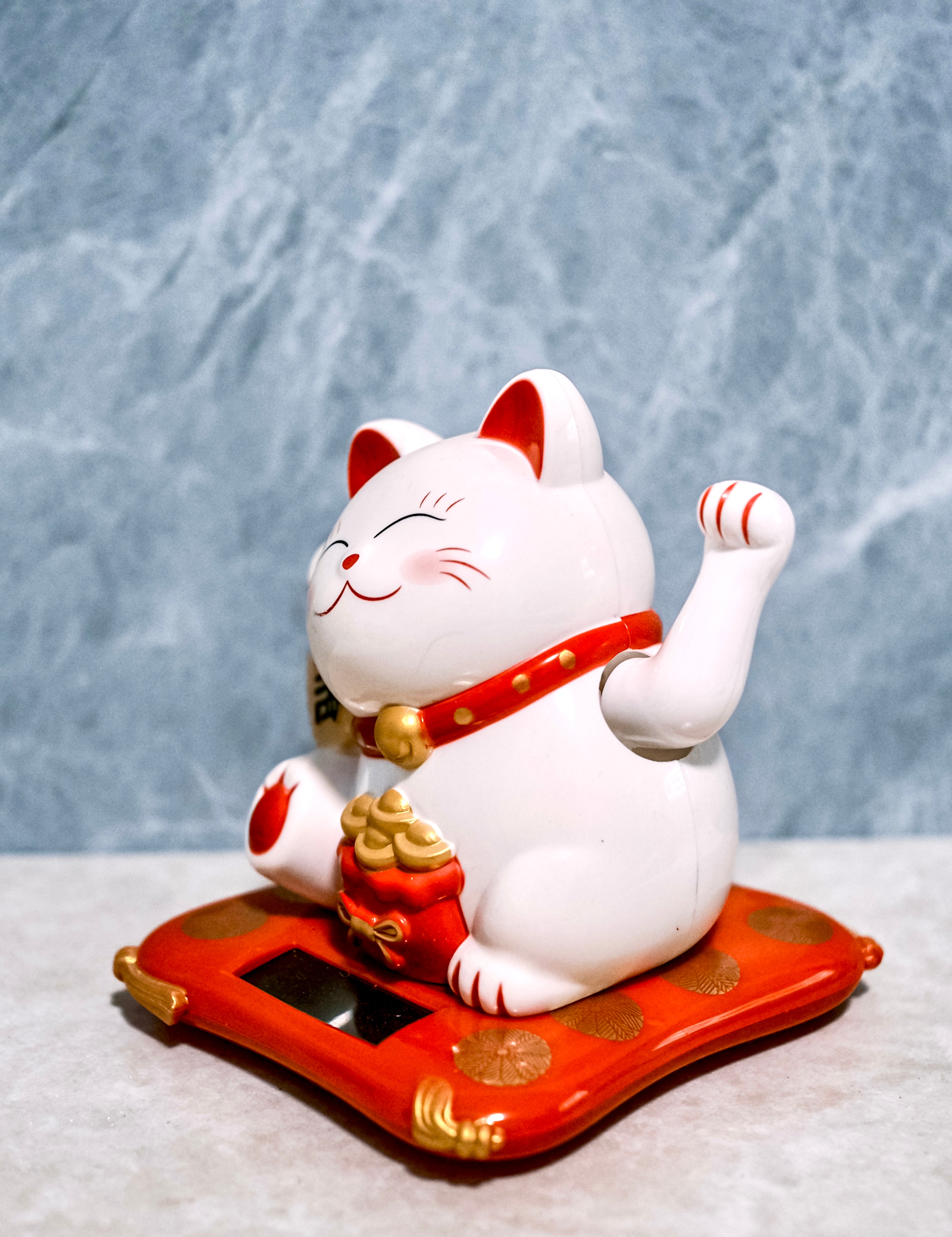 White Prosperity Lucky Cat