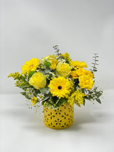 Load image into Gallery viewer, Sunshine for you - Four Seasons Floristry
