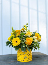 Load image into Gallery viewer, Sunshine for you - Four Seasons Floristry
