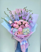 Load image into Gallery viewer, Designer&#39;s Choice Hand Tied Bouquet - Four Seasons Floristry
