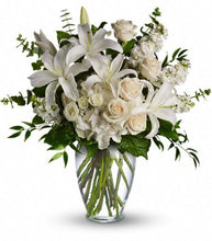 Load image into Gallery viewer, Dreams From the Heart Bouquet - Four Seasons Floristry

