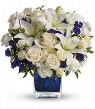 Load image into Gallery viewer, Sapphire Skies Bouquet - Four Seasons Floristry

